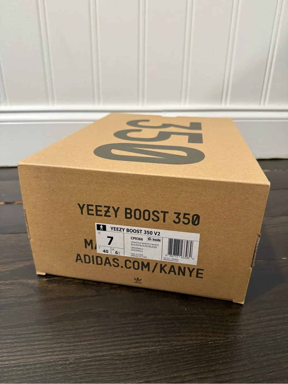 Yeezy Boost 350 V2 Sneakers - Cream/White